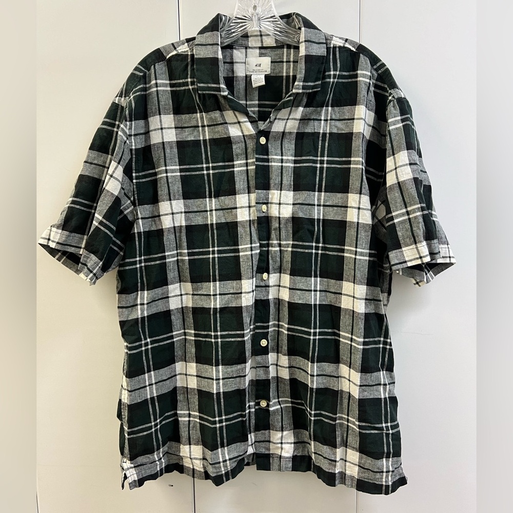 Like New H&M Plaid Short Sleeve Button Down Relaxed Fit Shirt
